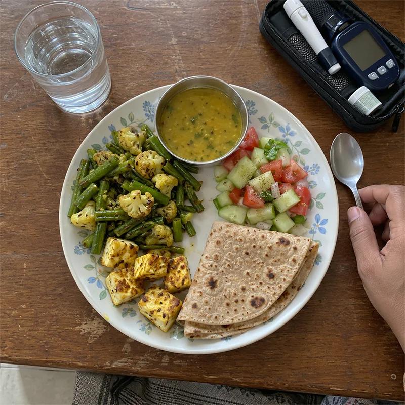 What to Eat for Low Blood Sugar: Best Foods, Drinks & the 15-15 Rule